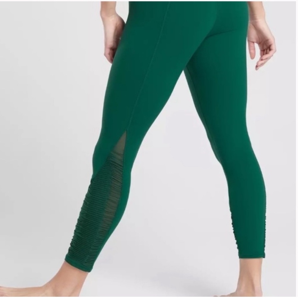 Athleta's Bakasana 7/8 Tight In Powervita